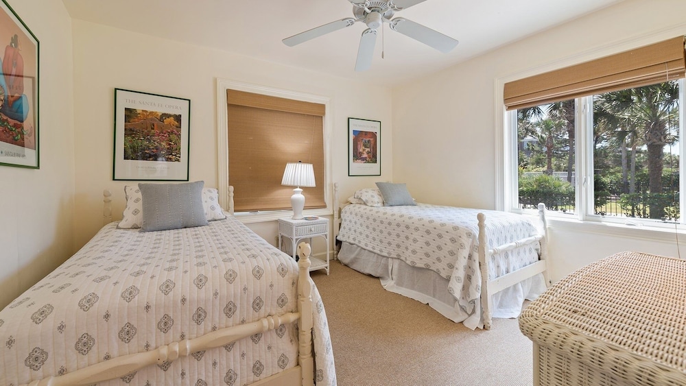 Pawleys Island Vacations - Inviting Vacation Home Directly On Beach 7 Bedroom Home by RedAwning - Property Image 3