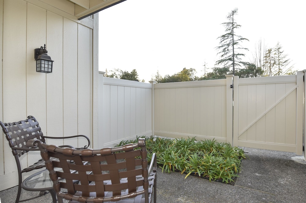 Hotel 683 S At Silverado Studio Bedroom Residence by Redawning - Image 1