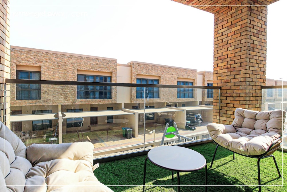 Bright Spacious 2BR with Maids