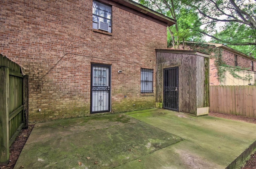 Modern Jackson Townhome ~ 6 Mi to Downtown!
