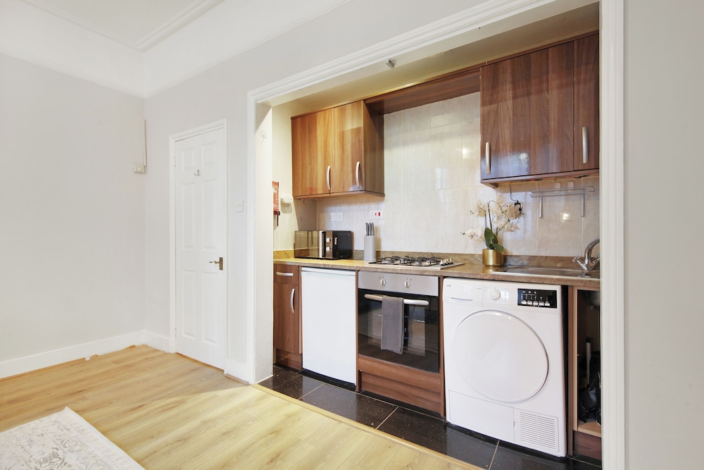 Redcliffe Square Flat