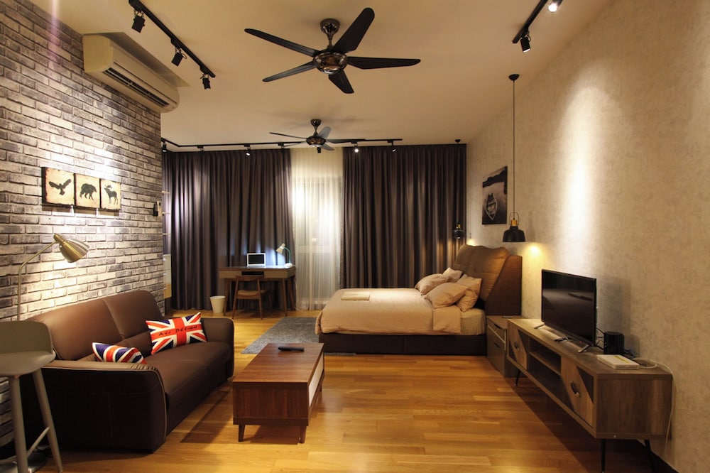 NaiBnB @ Regalia Residence