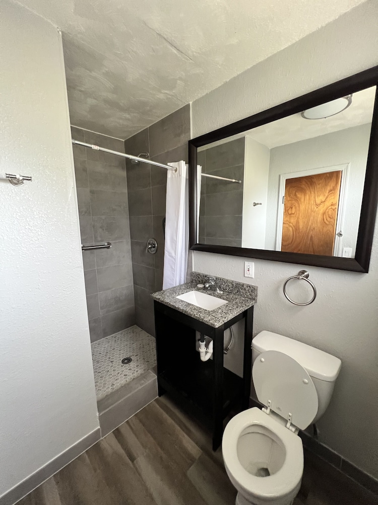 Oak Tree Inn - Property Image 13