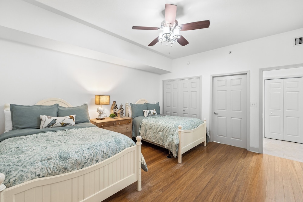 Tidewater by Book That Condo