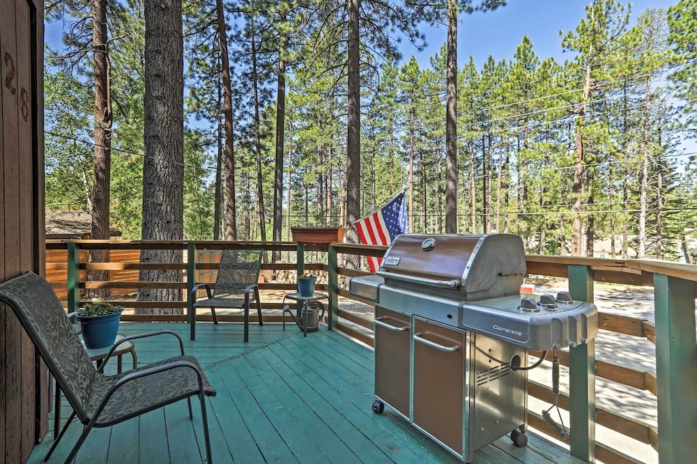 1 Mi to Heavenly Ski Resort: Retreat w/ Hot Tub