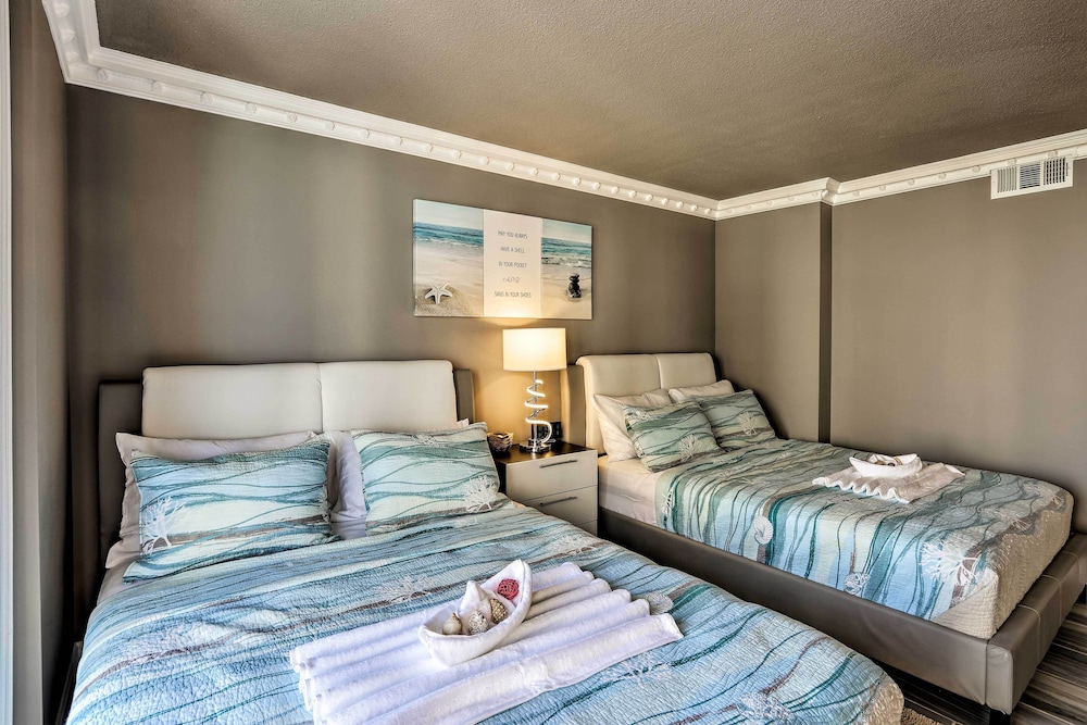 Panama City Beach Condo w/ Balcony & Ocean Views
