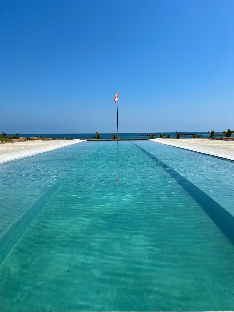 La Morada Punta Sal - Casa de playa frente al mar.
