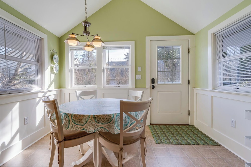 Laurel Street 222c