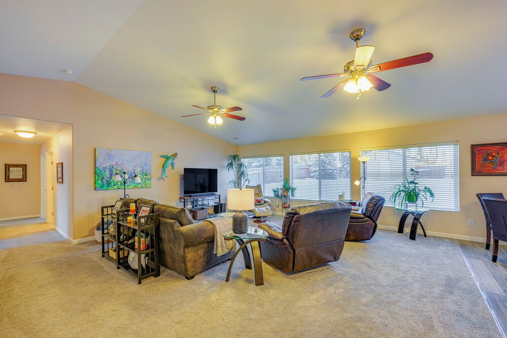 ~ 3 Mi to Ski & Hiking Trails: Soldotna Home