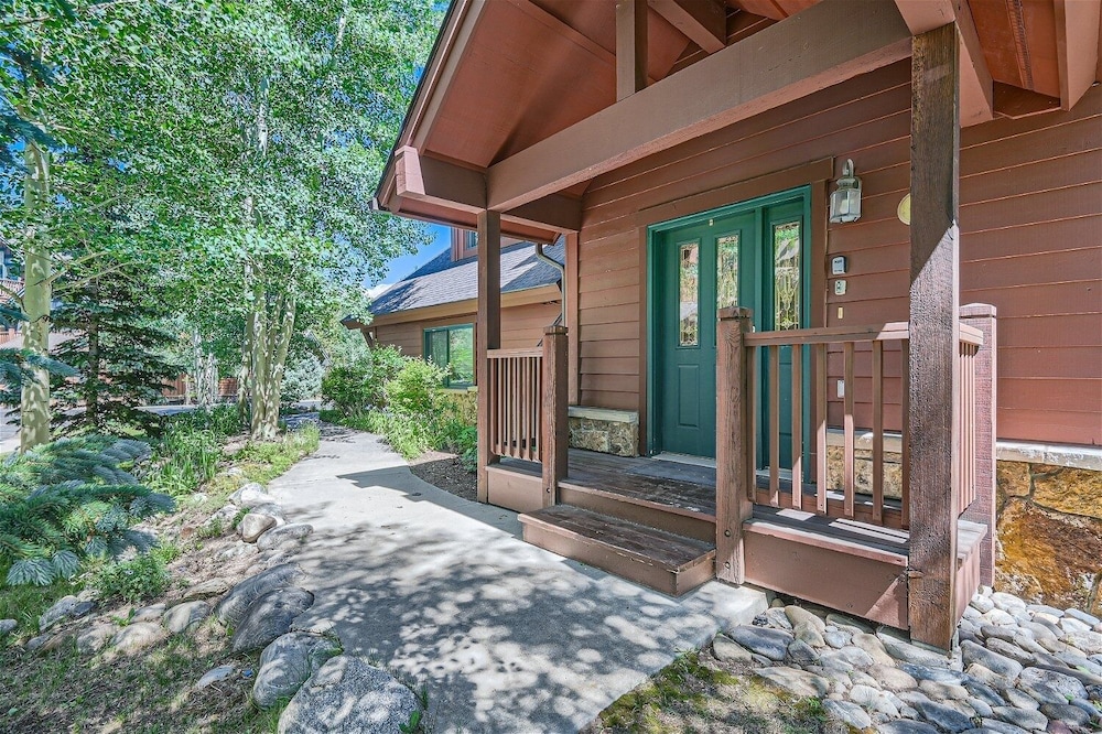 Highland Greens Spruce 3 Bedroom Townhouse by RedAwning view 3
