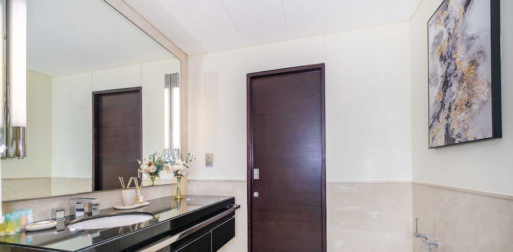 LUX The JW Marina Studio
