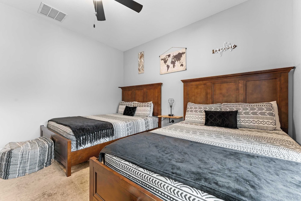 Green Wood Getaway for 18