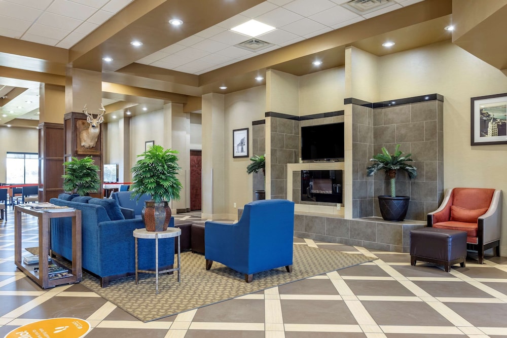 Batesville Vacations - Comfort Suites - Property Image 2