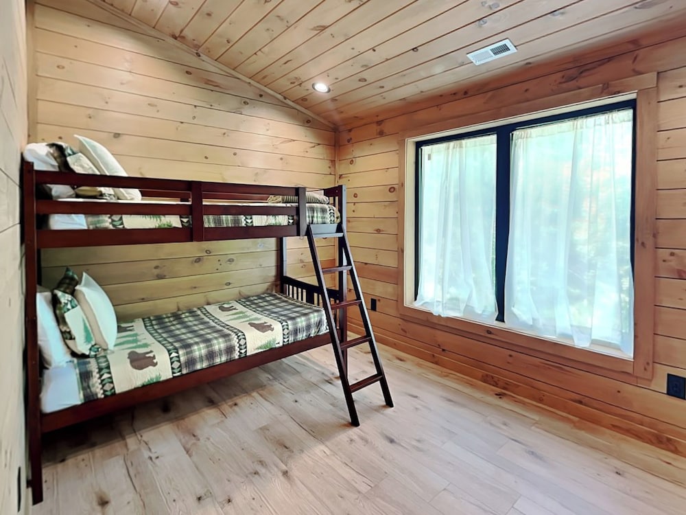 Smoky Ridge Sanctuary by Jackson Mountain Rentals