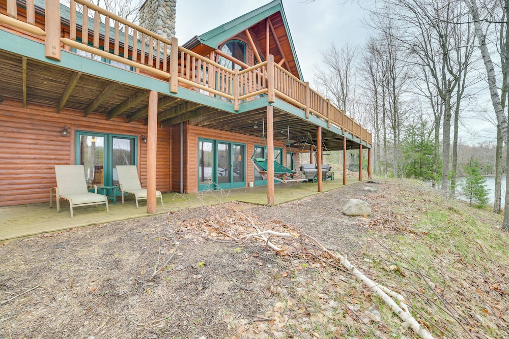 Deck + Beach Access: Lakefront Cabin in Levering!