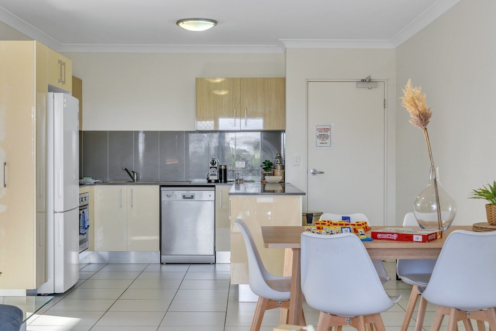 Bright 2-bed With Private Balcony & Serene View
