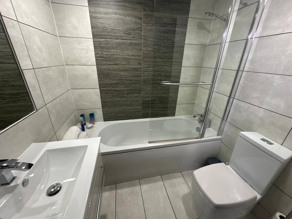 Elegant 1BR Gem Near NEC & Resorts World