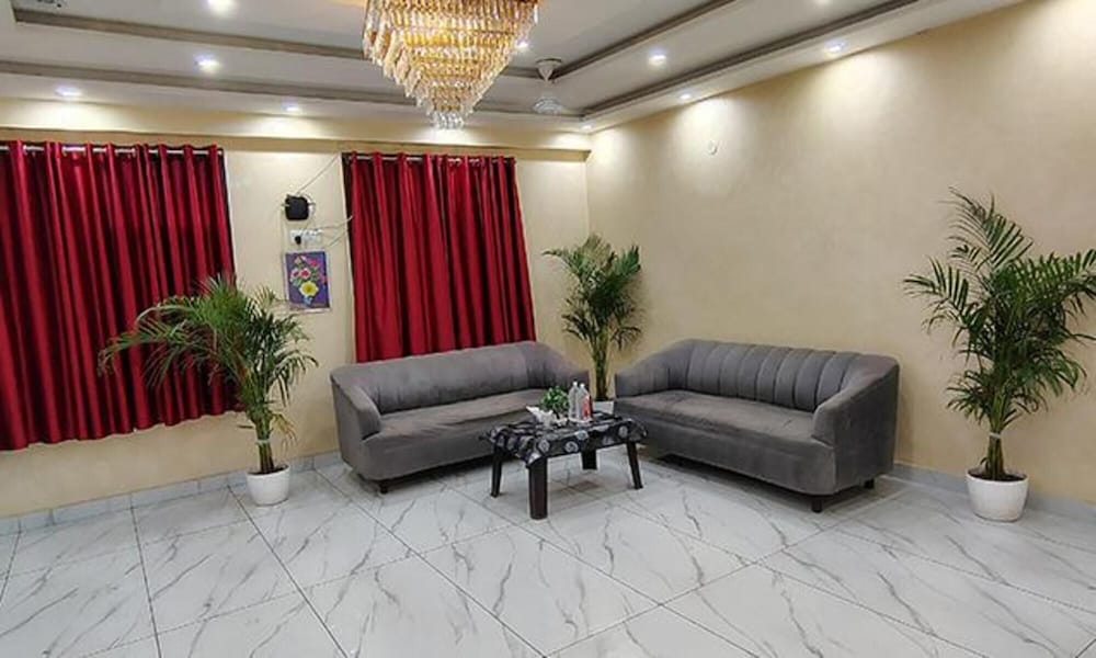 Fabhotel Buland Plaza