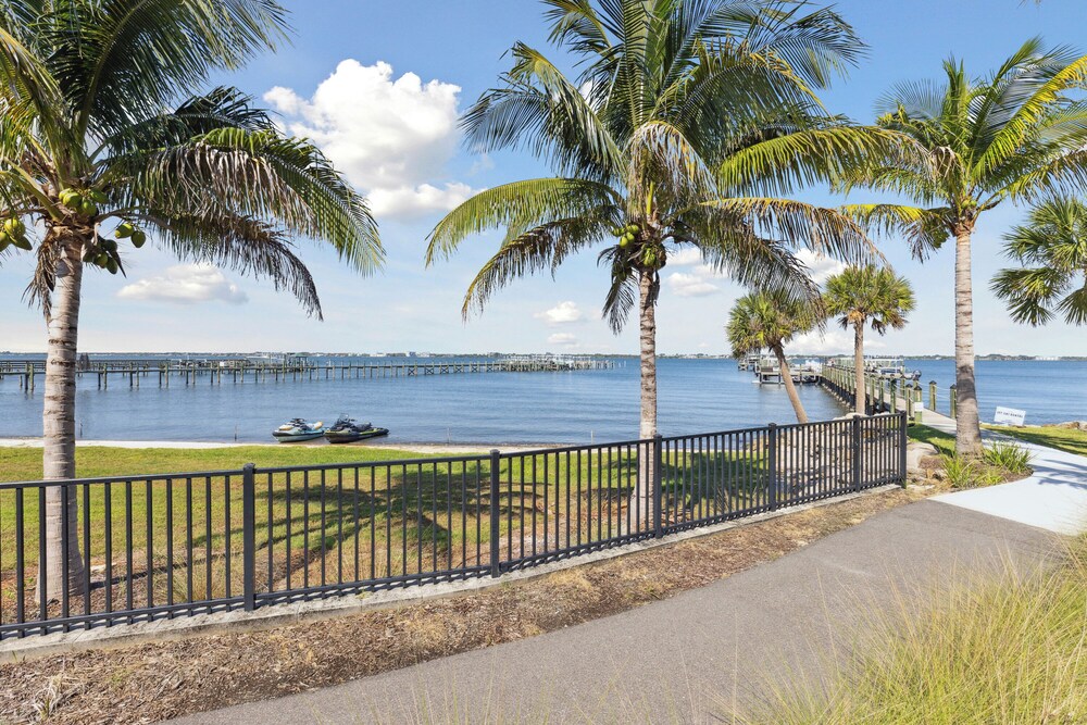 475 Strand Dr