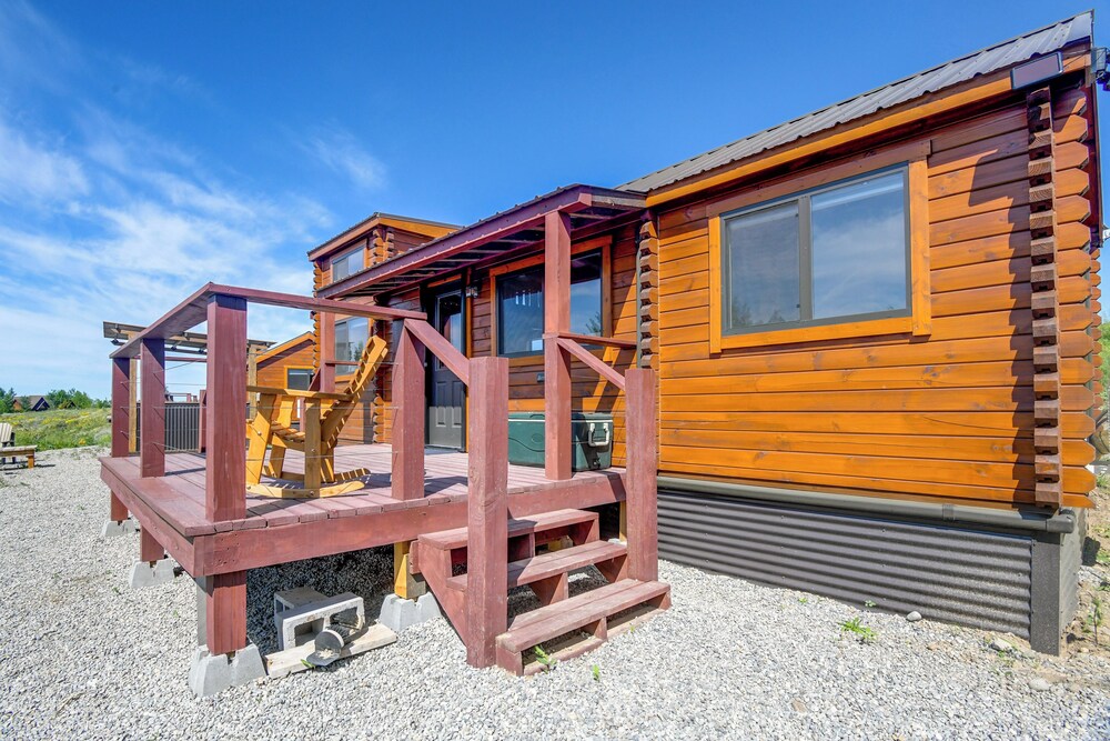 Teton Mtn Views: Peaceful Riverfront Cabin!