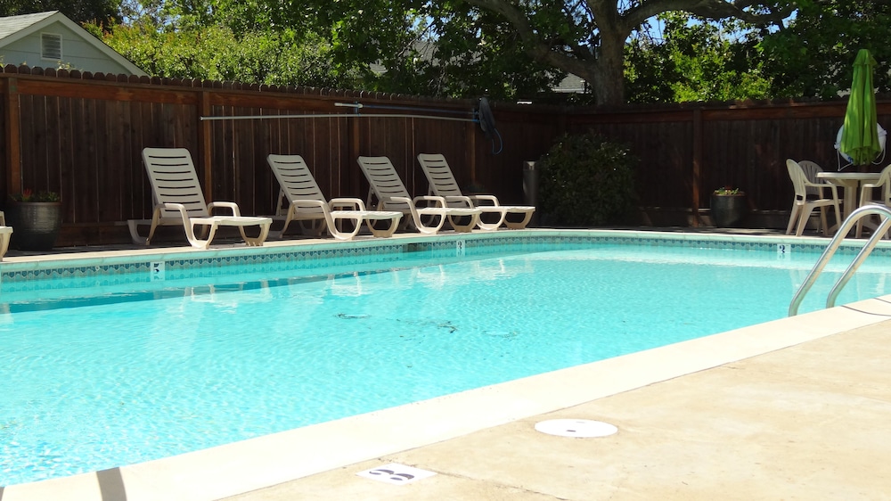 Cloverdale Wine Country Inn  Suites - Property Image 11