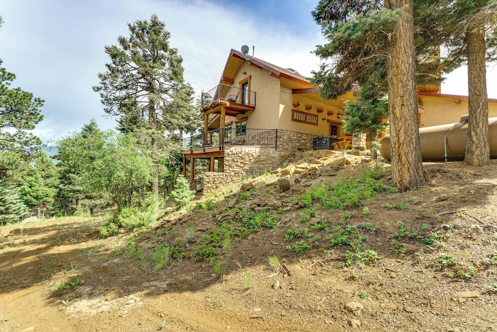 Secluded Angel Fire Retreat: Deck + Stunning View!