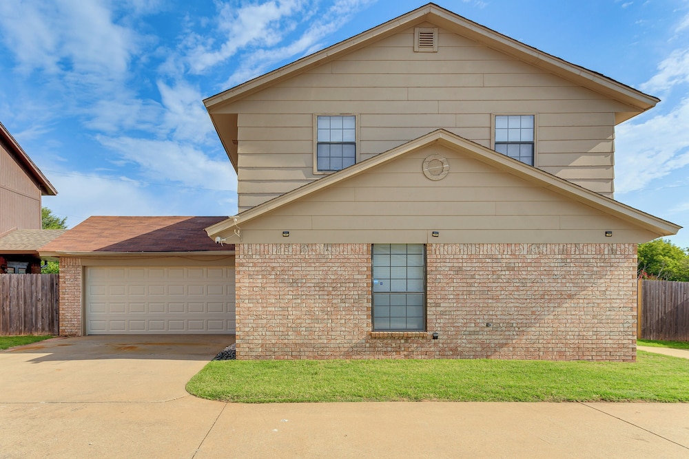 South OKC Home w/ Game Room: 18 Mi to OU Campus!