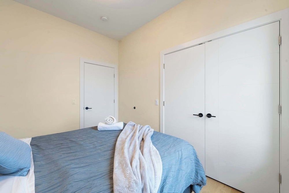 New 3bed 2bath Condo With Parking by United Center
