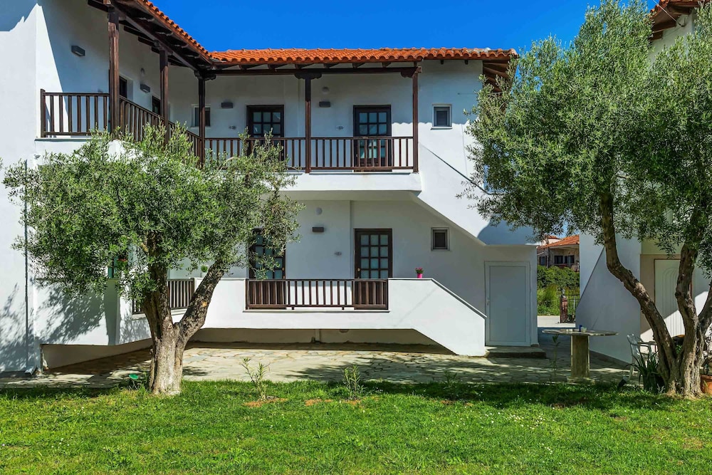 Eleon Suites Afytos view 3