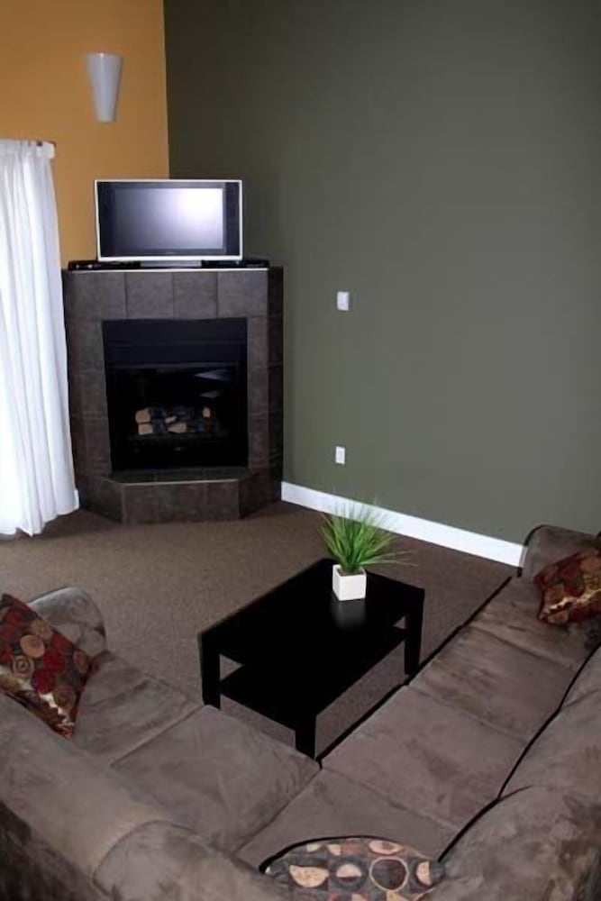 Crooked Tree Guest Suites