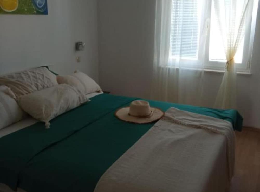 Cozy Vodice Garden Apartments With Terrace and BBQ