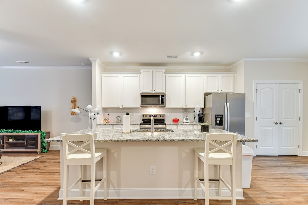 10 Mi to Downtown: Raleigh Family Retreat