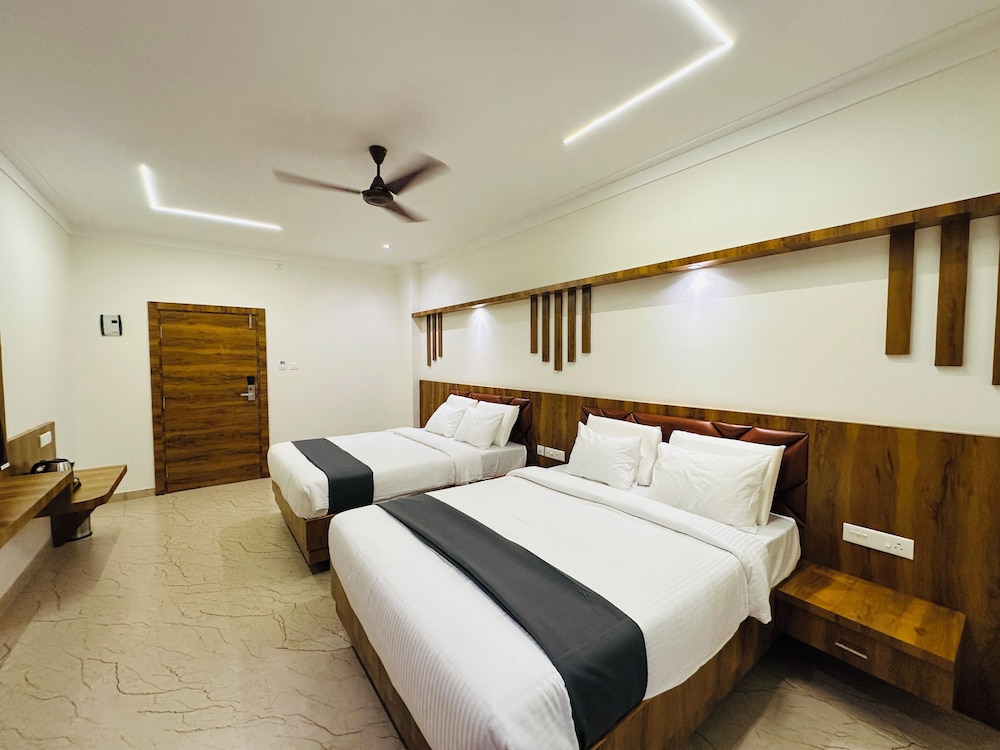 Shambhavi Hotel & Convention Centre