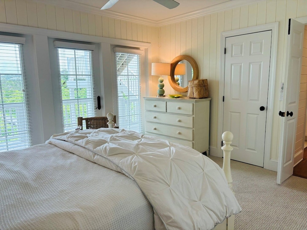 Gray Goose 5 Bedroom Home by RedAwning