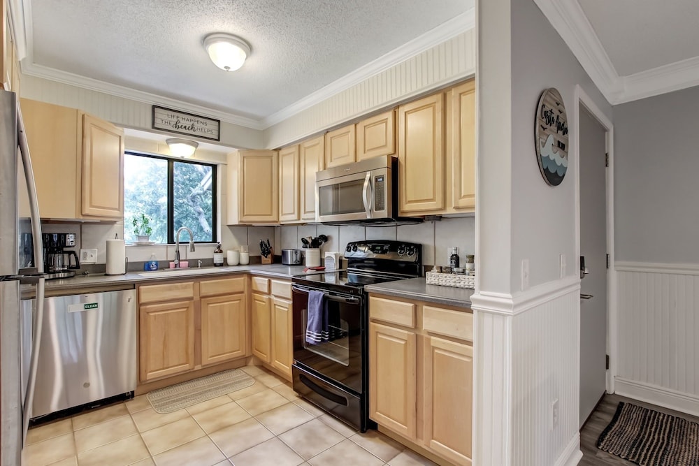 Amelia Landings 9f 2 Bedroom Condo