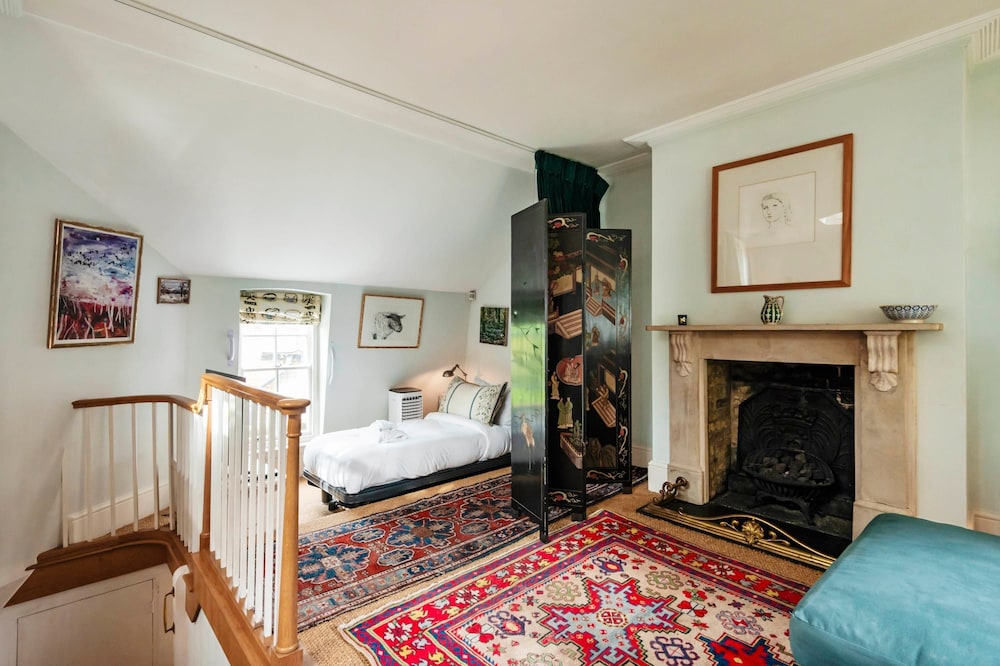 The Kensington Gatehouse - by Out of Office Lifestyle