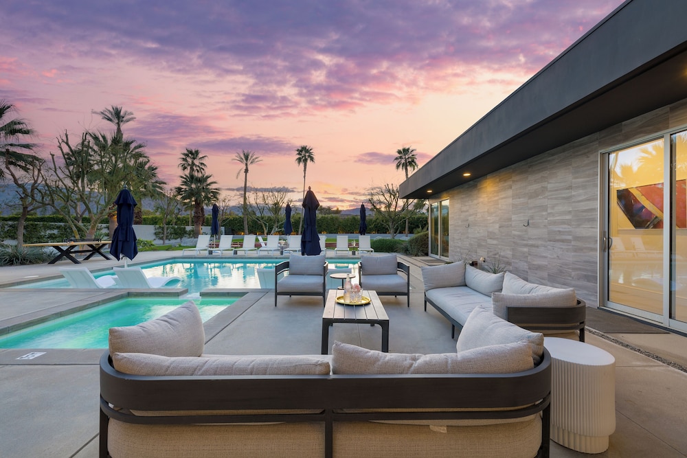 The Polo Villas by AvantStay – Modern Oasis Near Empire Polo Club