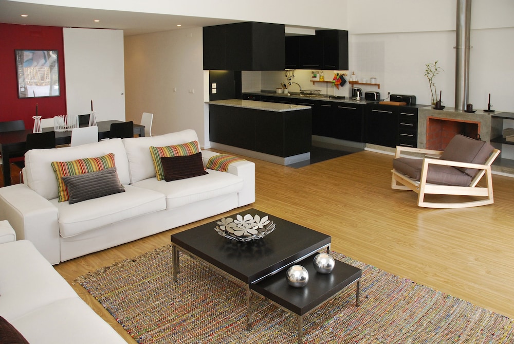 Castelo Apartments by linc