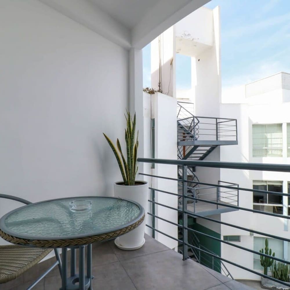 w Fabulous 3BR With Balcony in Barranco