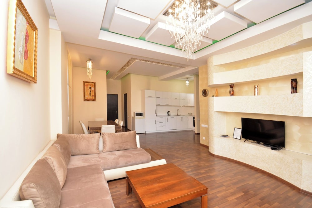 North Ave. Apartments by Luxe Group HH55