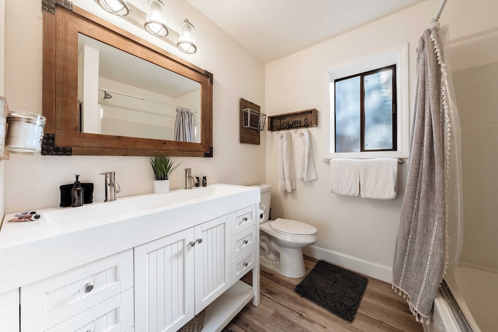 Geraldine Drive by Avantstay Hot Tub, Views, Walk to Trails + Game Room
