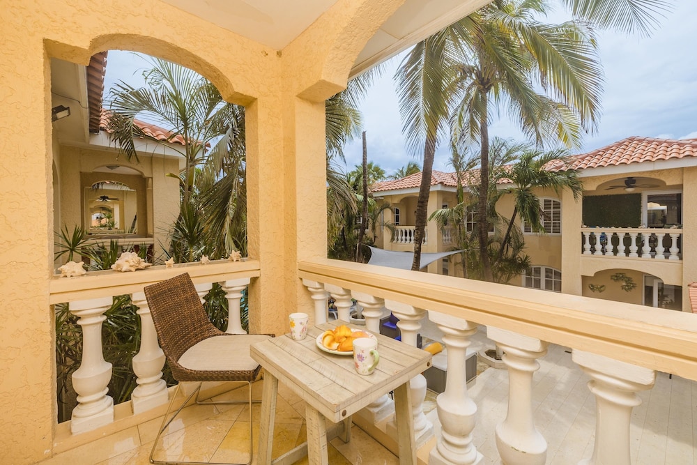 Cozy 1br1ba w Balcony Pool in Great Location
