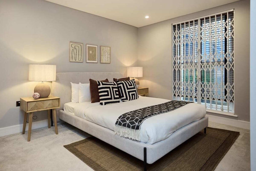The Westbourne Park Place - Elegant 3bdr Flat