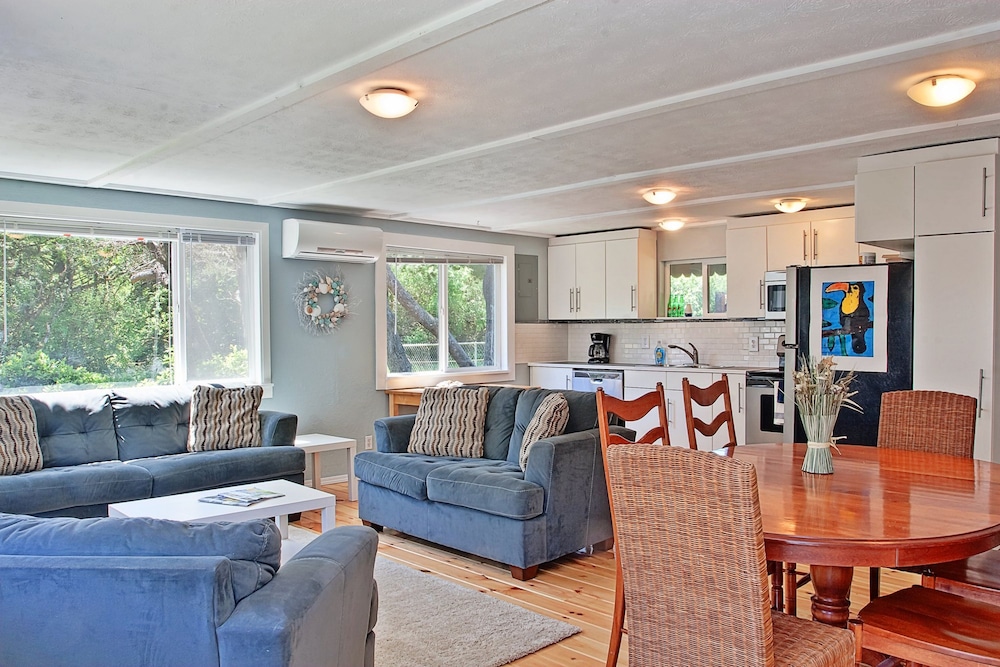 Ten Pines Cottage in Hoquiam