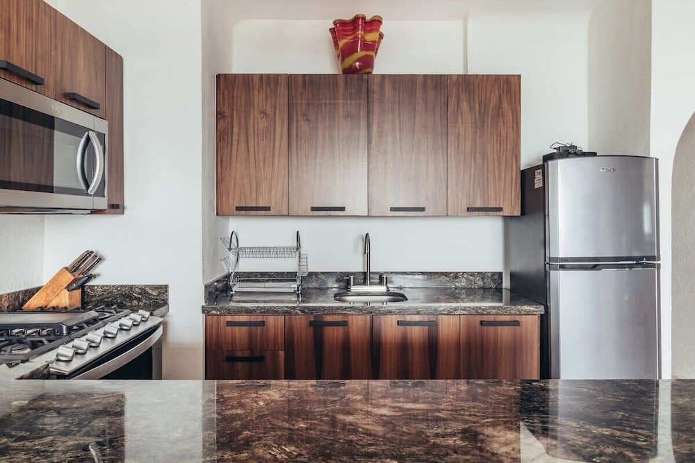Ocean View 1Br Condo-balcony-beach-pool - 502