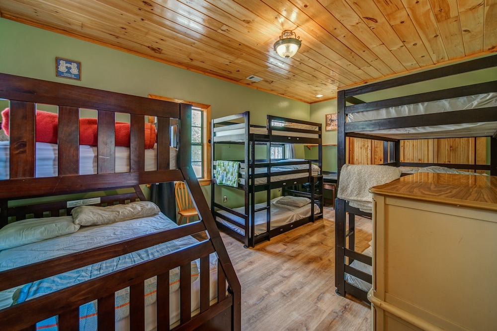 Blueridge Bunk House view 2