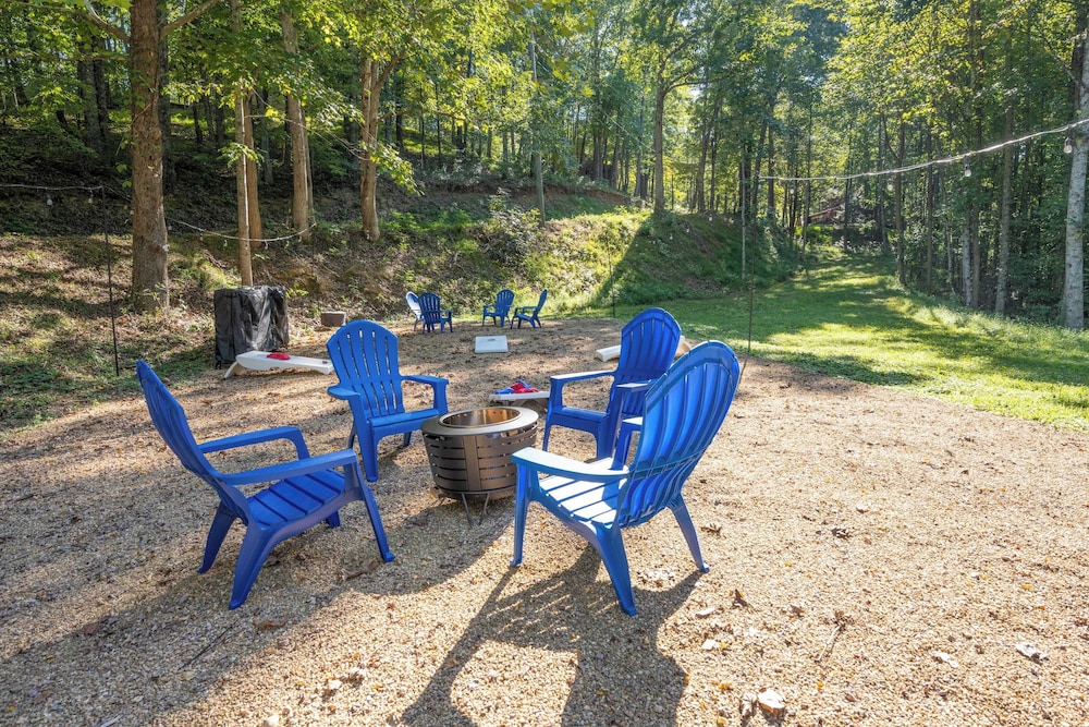 Sleeps 20 3 Cabins w/ Hot Tubs, Game Room, Fire Pit Dudley Trio by Avantstay