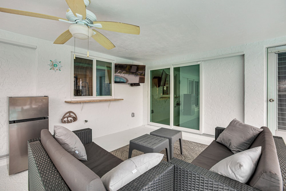 Swim, Hike & Golf: Family Gem in Cape Coral!