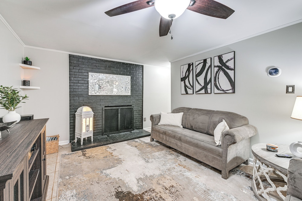 3 Mi to Dtwn: Hickory Home Base w/ Patio!
