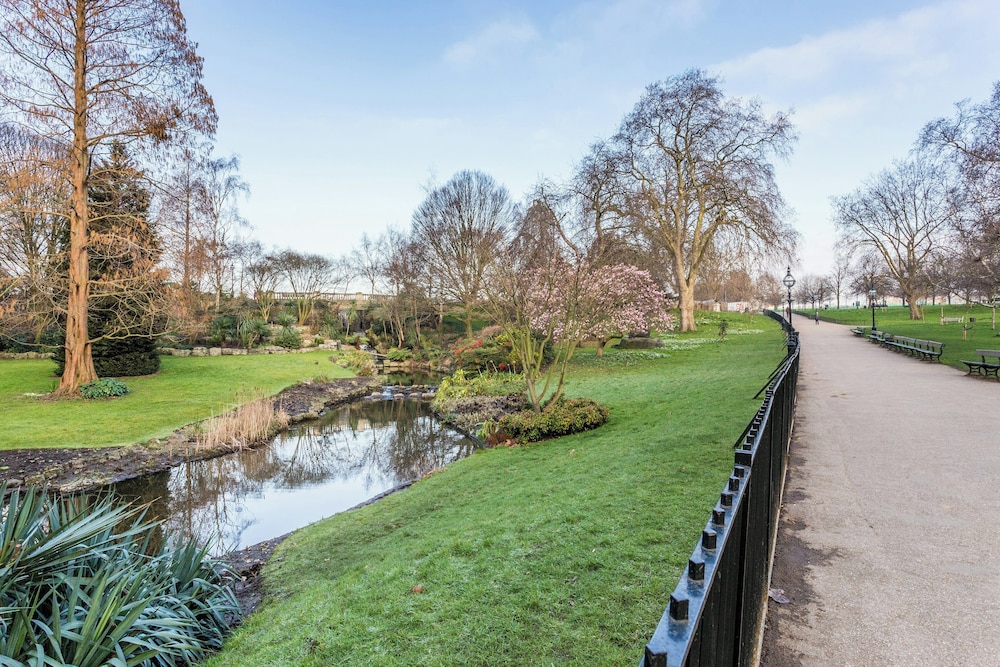 Hyde Park Gate II by Onefinestay